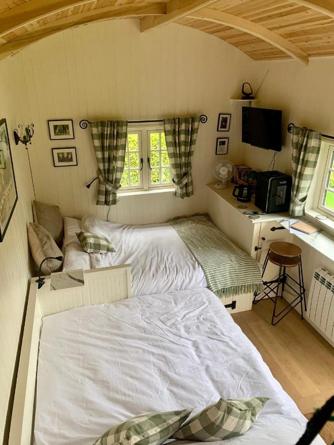 Beautiful Shepherd'S Hut - Lois Weedon Weston  Ngoại thất bức ảnh