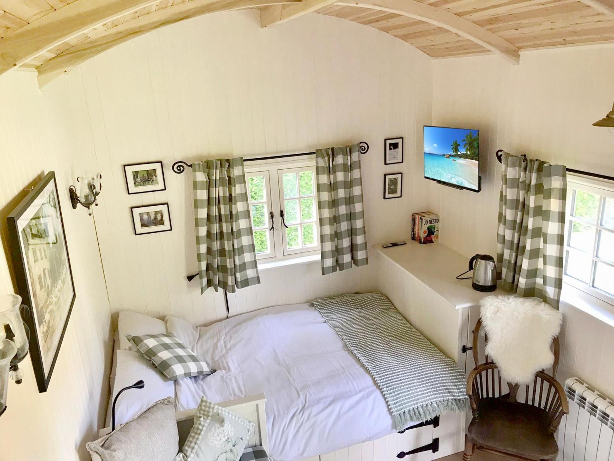 Beautiful Shepherd'S Hut - Lois Weedon Weston  Ngoại thất bức ảnh